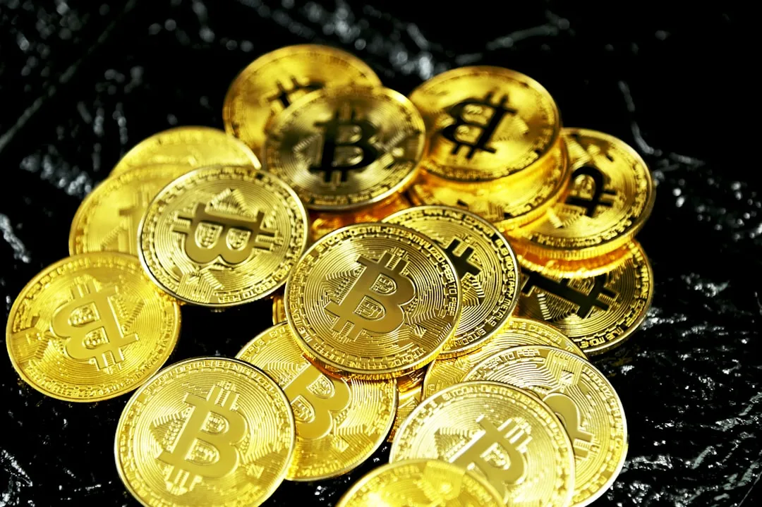 Bitcoin trading platform with trading signal notifications and alerts